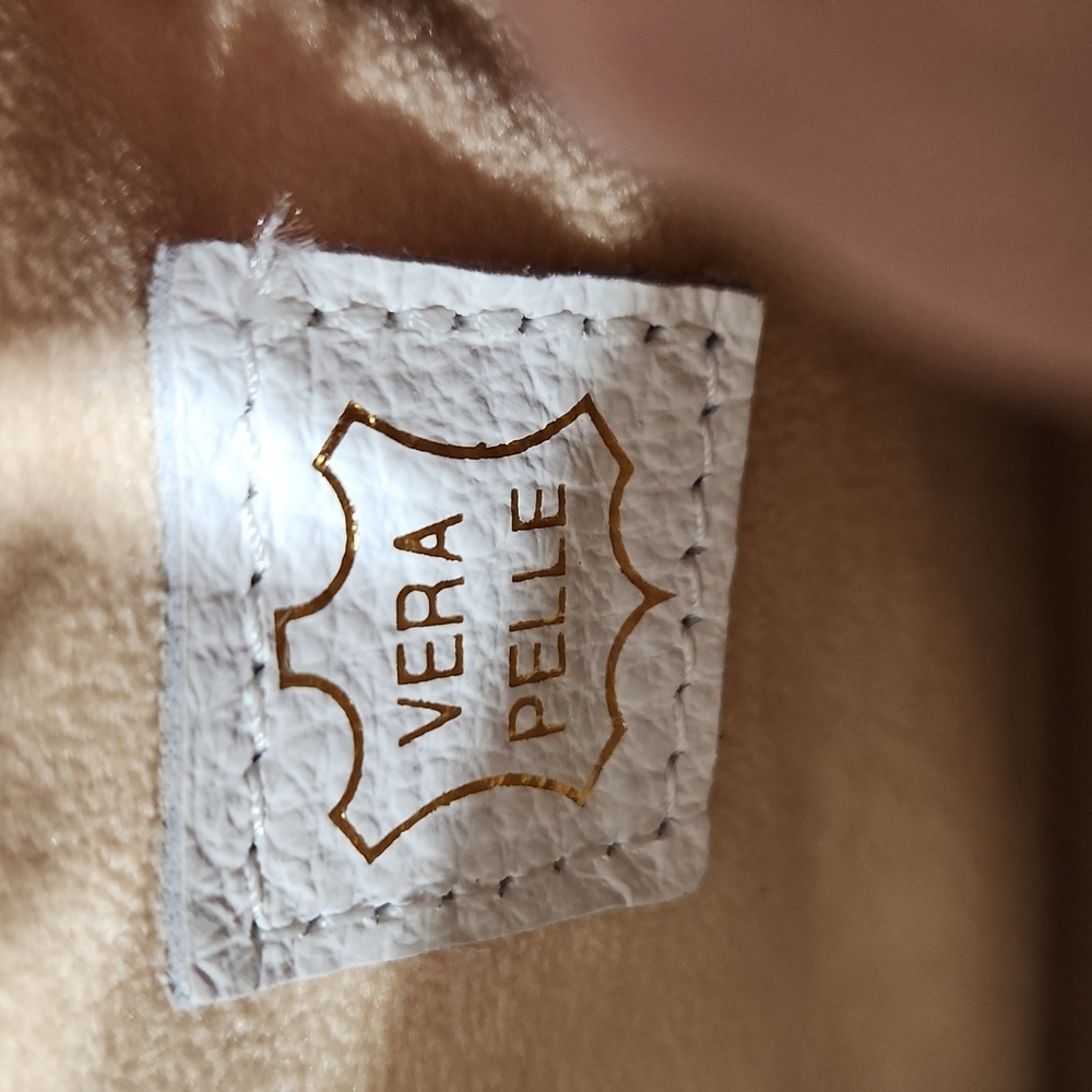 Vera Pelle White Textured Clutch with Gold Chain - Picture 6 of 8